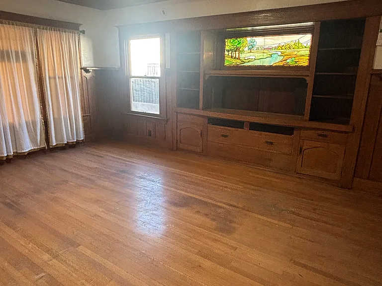 2618 Kenwood Ave — Photo 15