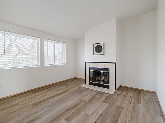 3rd image of 182 Heritage Pl #279
