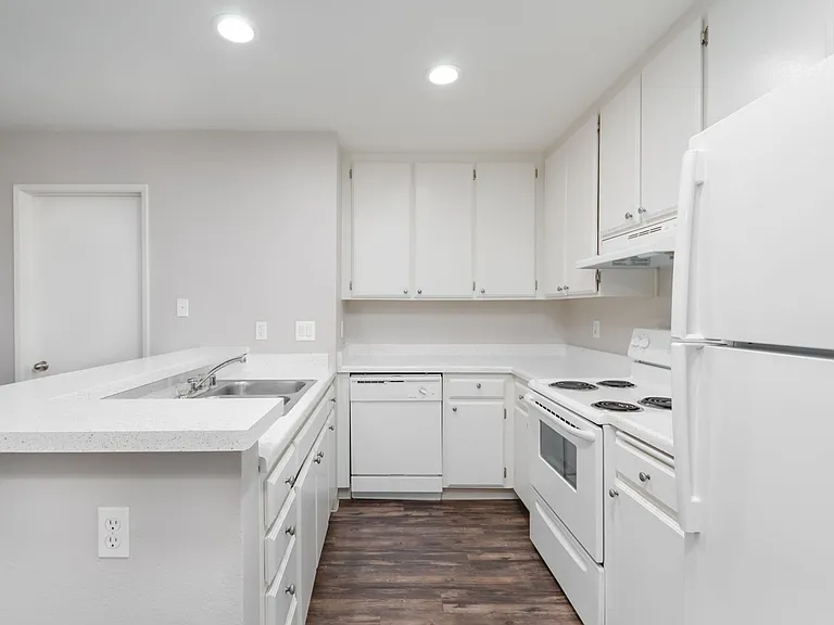 Welcome home to Lake View Park! — Photo 2