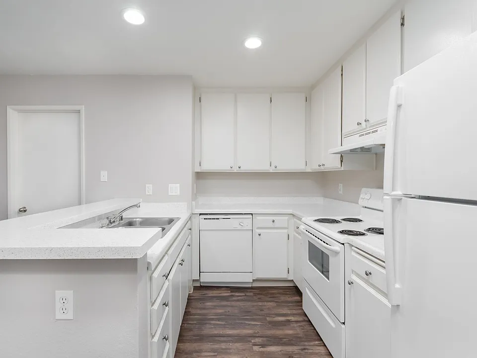 Welcome home to Lake View Park!
