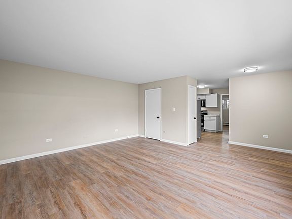 4th image of 1101 Holiday Ln Unit 10