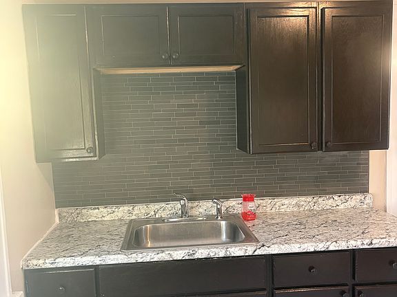 5th image of 1614 Grove Ave APT 2