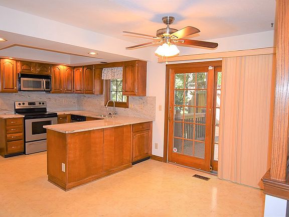 5th image of 157 Briarbend Blvd