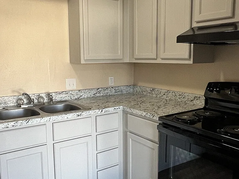 1025 E Pearl St #C — Photo 5