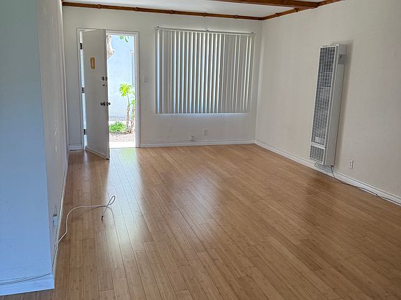 2nd image of 15484 Moorpark St APT 1