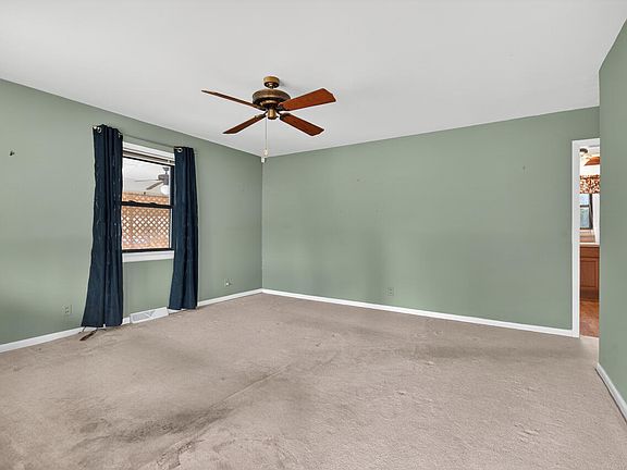 2nd image of 622 Lynn Rd