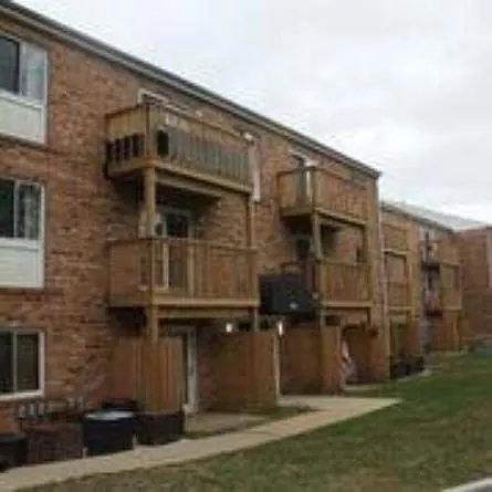 100 Everhard - Short-term rentals available — Photo 2
