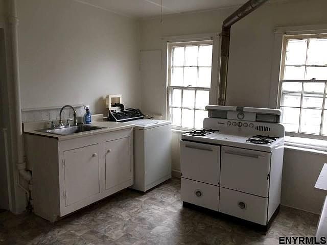 2nd image of 35 White St