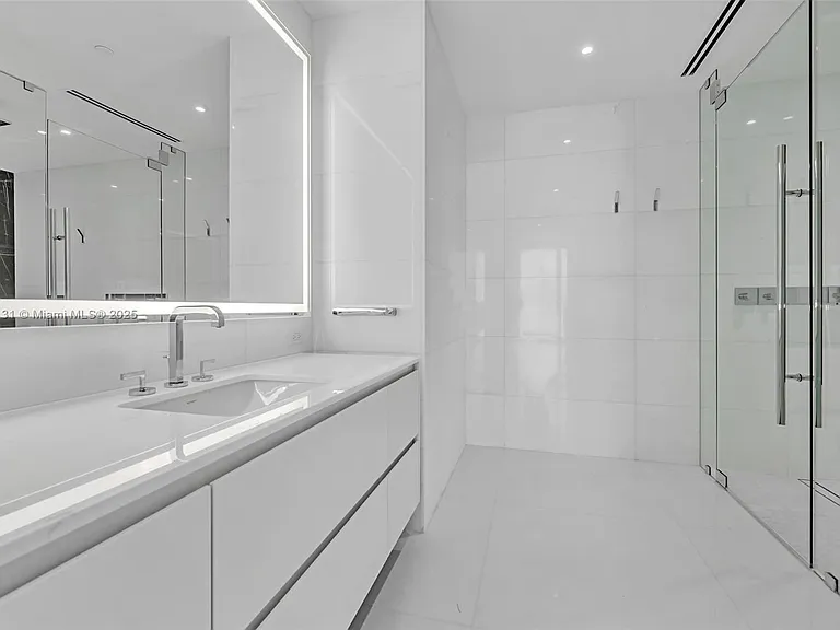300 Biscayne Blvd #3809 — Photo 7