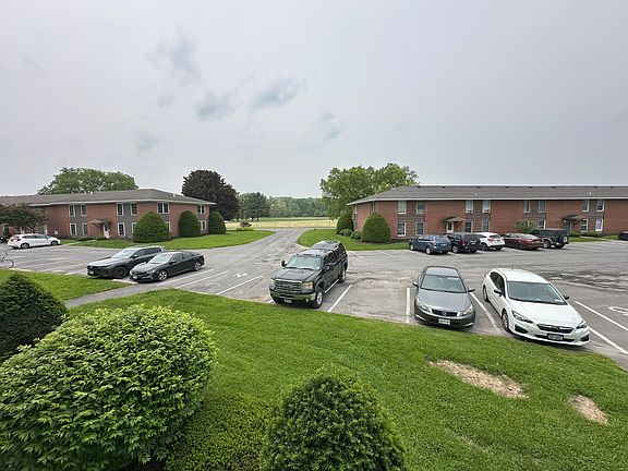 2nd image of 40 Old Boorne Dr #D266ee77e