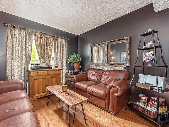 2nd image of 8064 Glenmore Dr