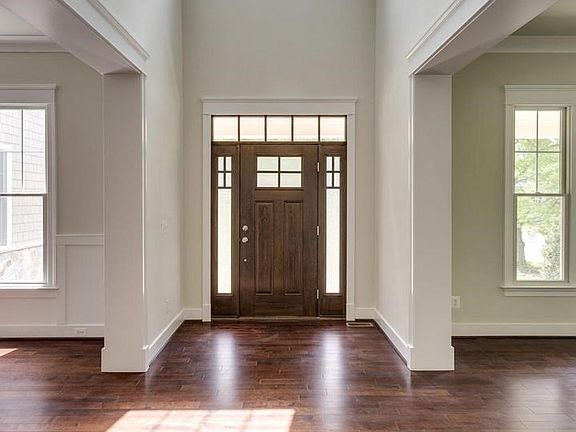 3rd image of 410 Welles St SE