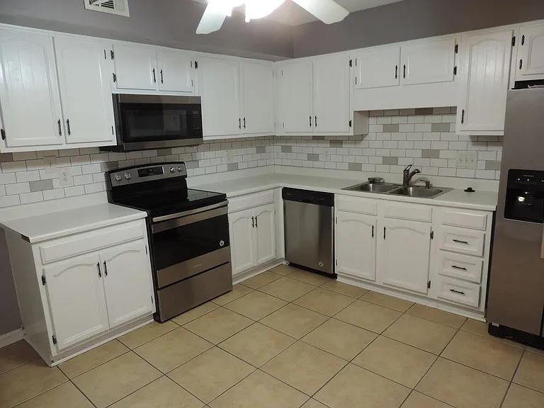 8807 Hunter Ridge Dr — Photo 17