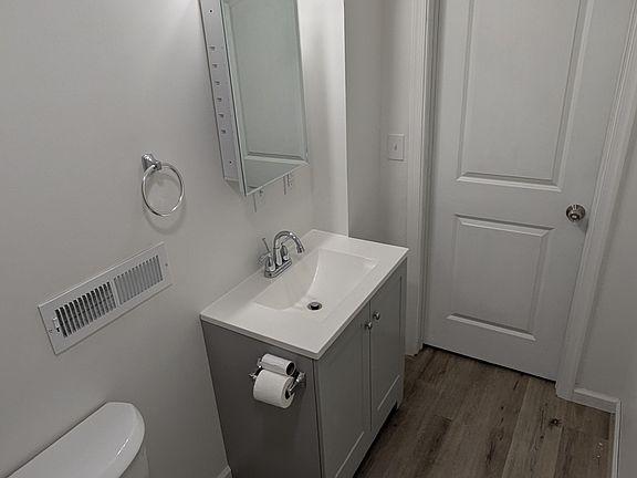 5th image of 231-233 N Bromley Ave #231