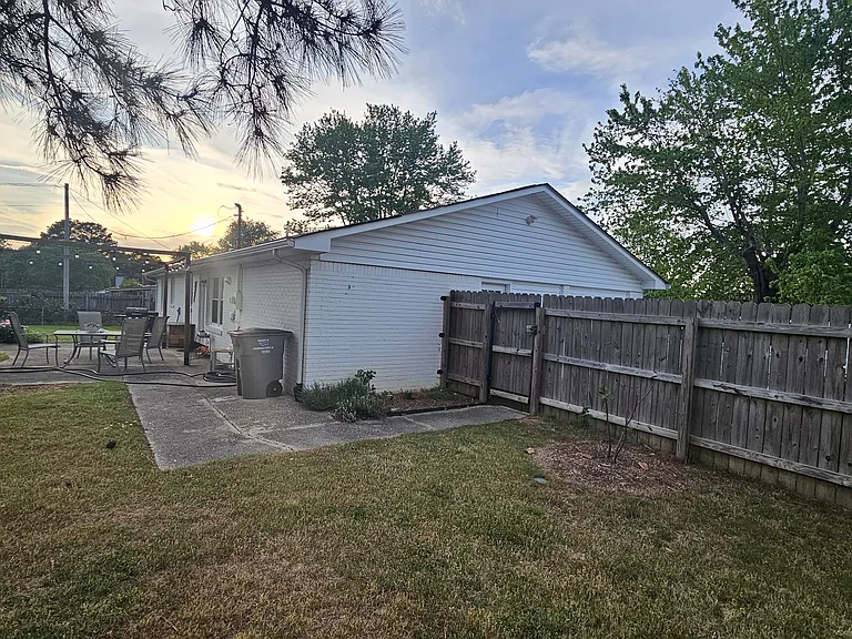 156 Davis Ln — Photo 3