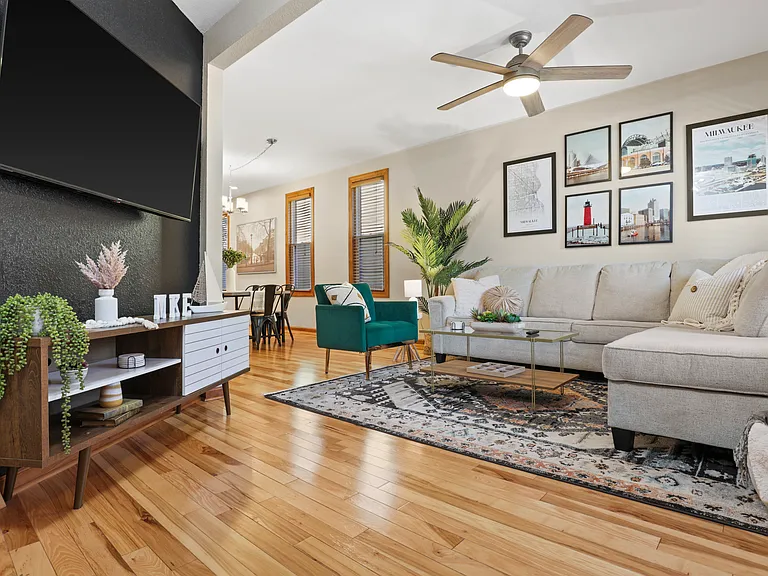 216 E Smith St — Photo 22