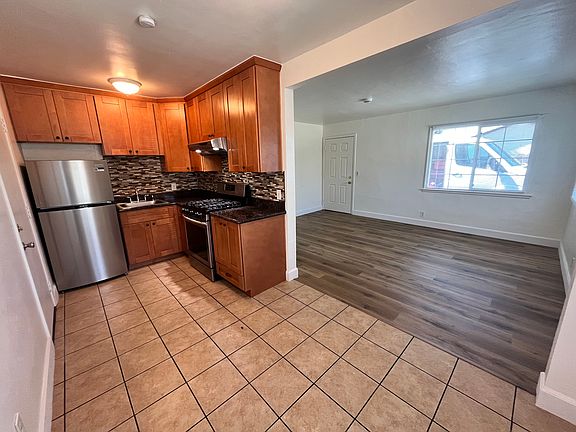 Kitchen/ Dining Area