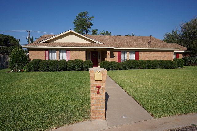 1st image of 7 Green Oaks Cir