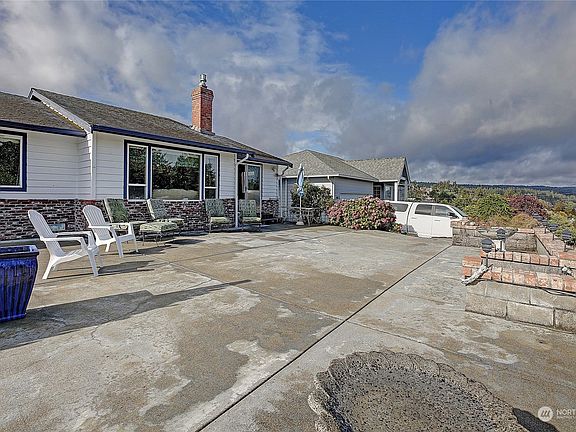3rd image of 1492 SE Camano Drive