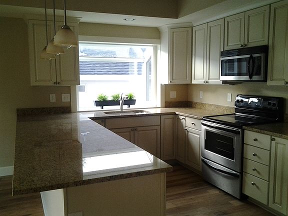 2nd image of 3104 SE Balboa Dr