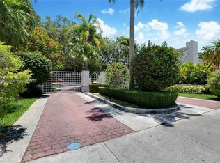 6670 SW 69th Ln, South Miami, FL 33143