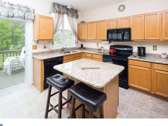 2nd image of 27 Shawn Ln