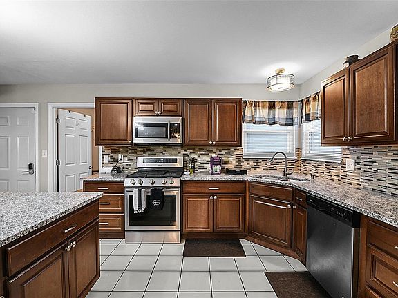 5th image of 1014 Arcaro Ct
