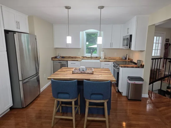10 Warren Ter, Pembroke, MA 02359