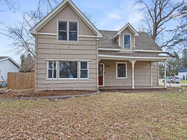 30675 Olinda Trl, Lindstrom, MN 55045