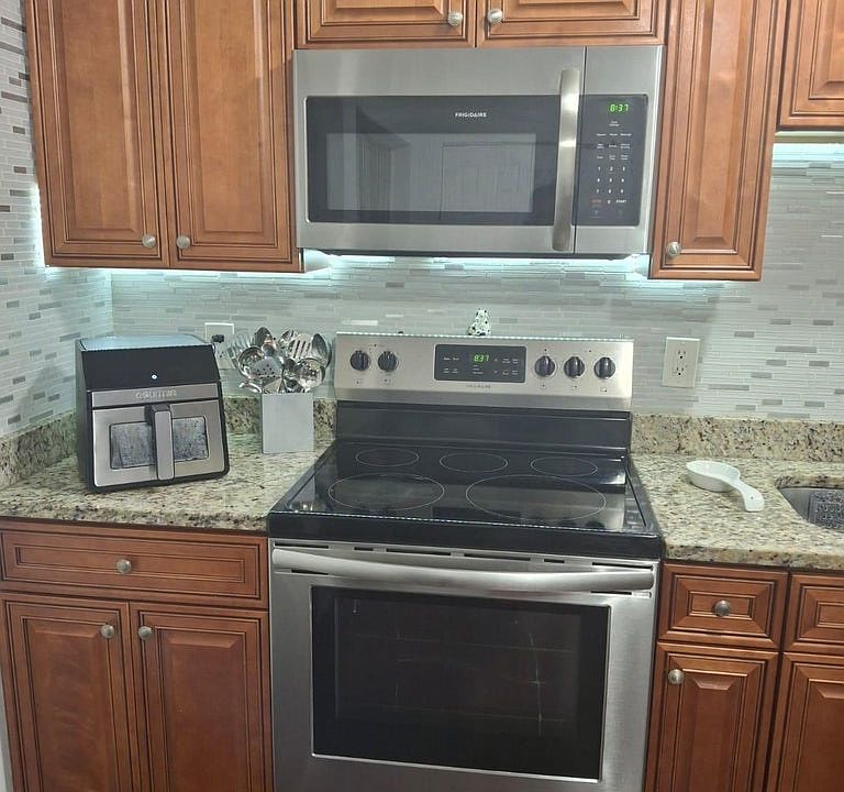 2nd image of 1092 Lake Victoria Dr