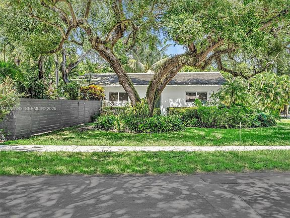 4th image of 2640 Hilola St