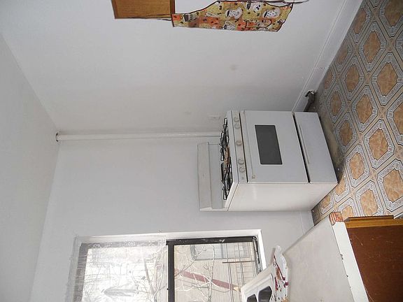 4th image of 69 Saint Nicholas Ave Unit 3