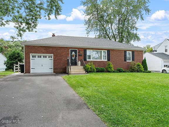2nd image of 27 Forest Drive