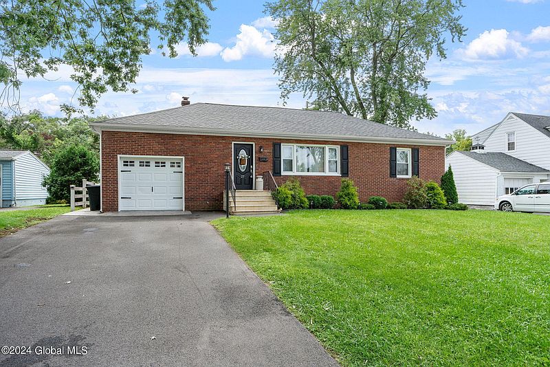 2nd image of 27 Forest Drive