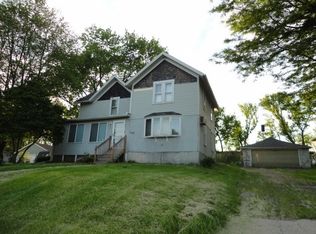 206 S Main St, Fall River, WI 53932