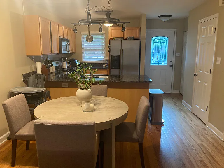 525 W Washington Ave — Photo 3