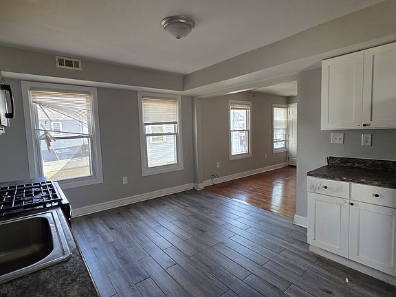 3rd image of 691 Elm St #B