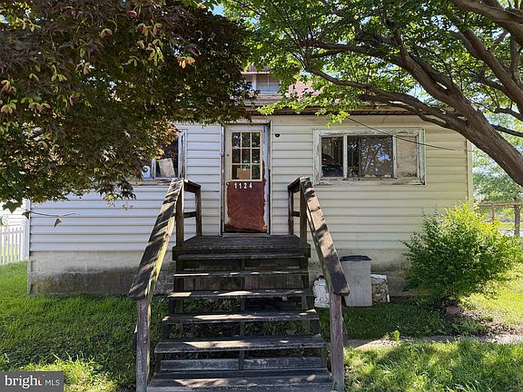 2nd image of 1124 N Point Rd