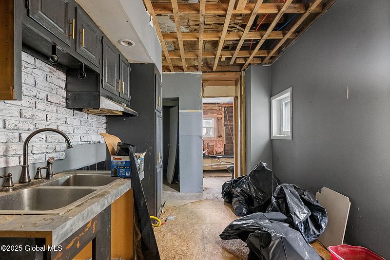5th image of 241 Delaware Avenue