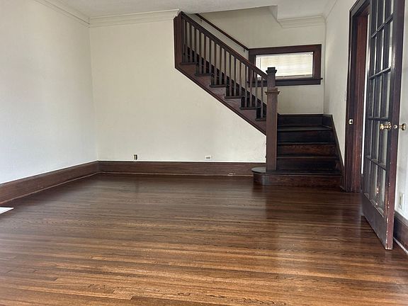4th image of 903 Newton Ave N