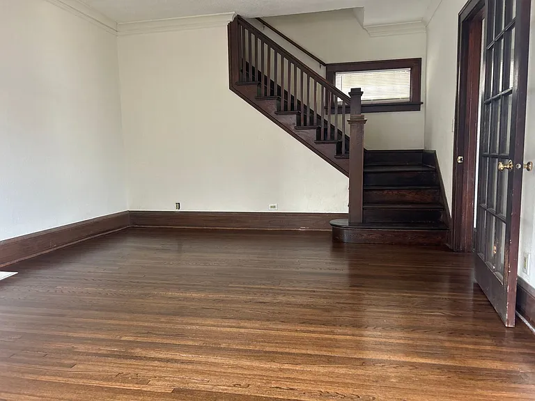 903 Newton Ave N — Photo 4