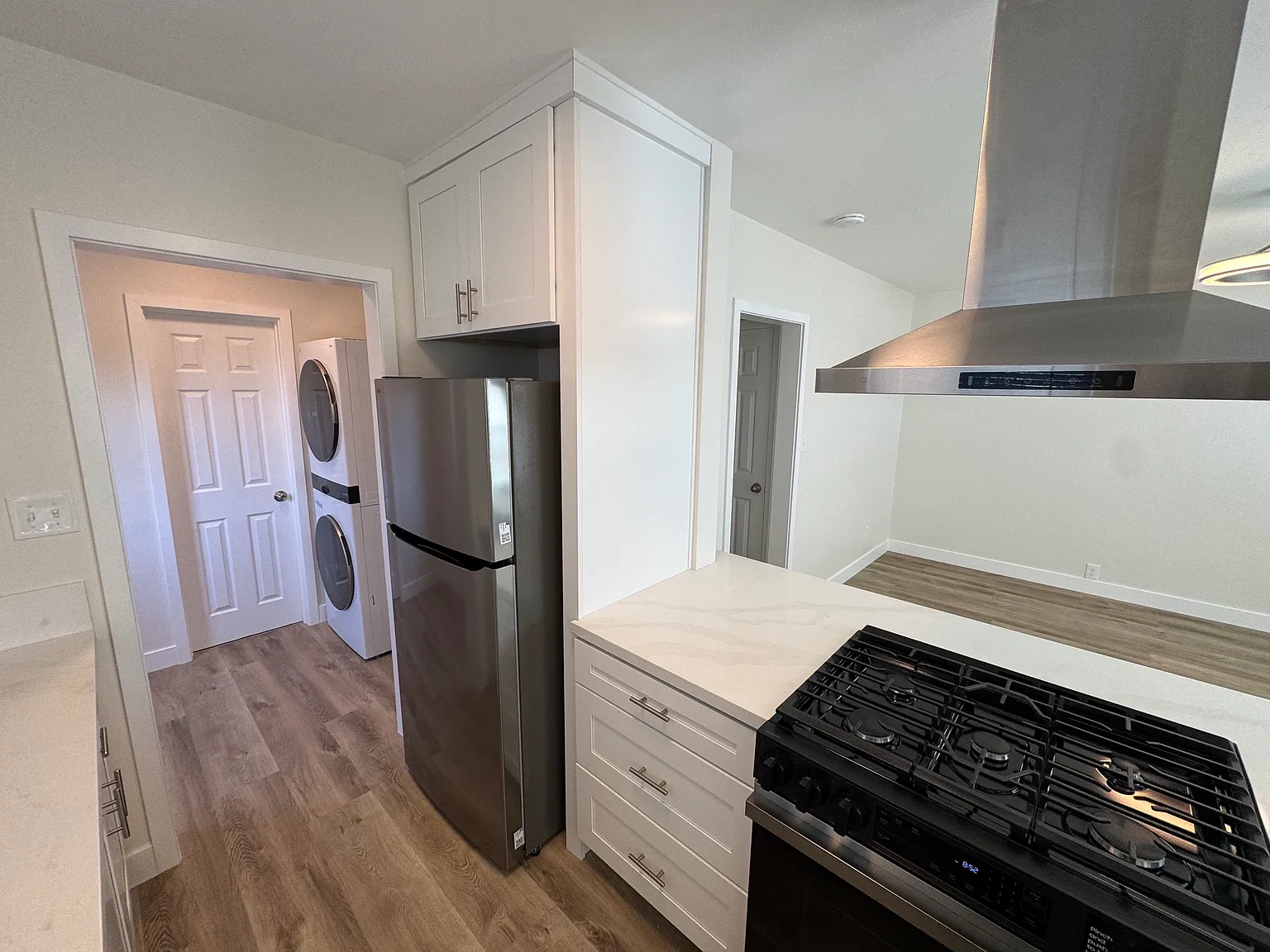 1 bed, 900 sqft, $2,350 — Photo 4