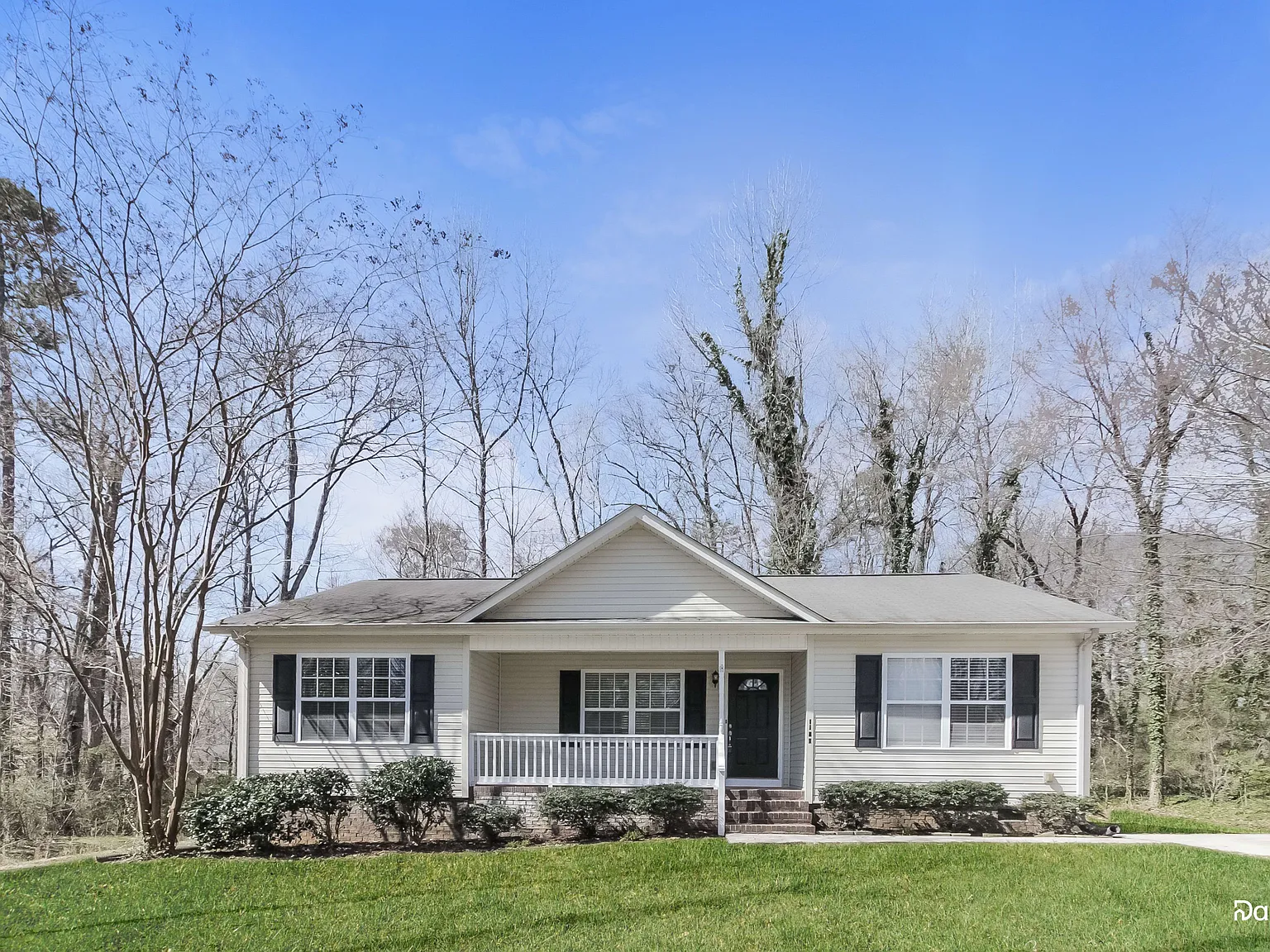 3 bed, 2.0 bath, 1242 sqft, $1,740 — Photo 3