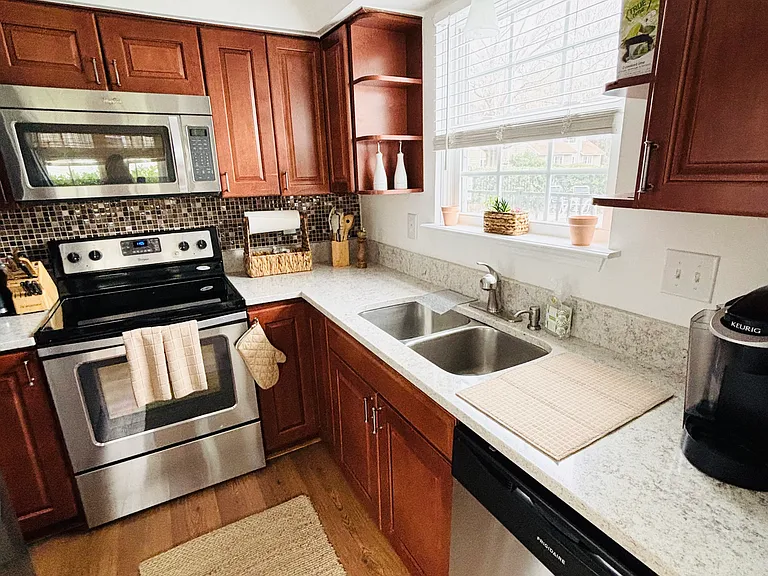 1038 Planters Pl — Photo 9
