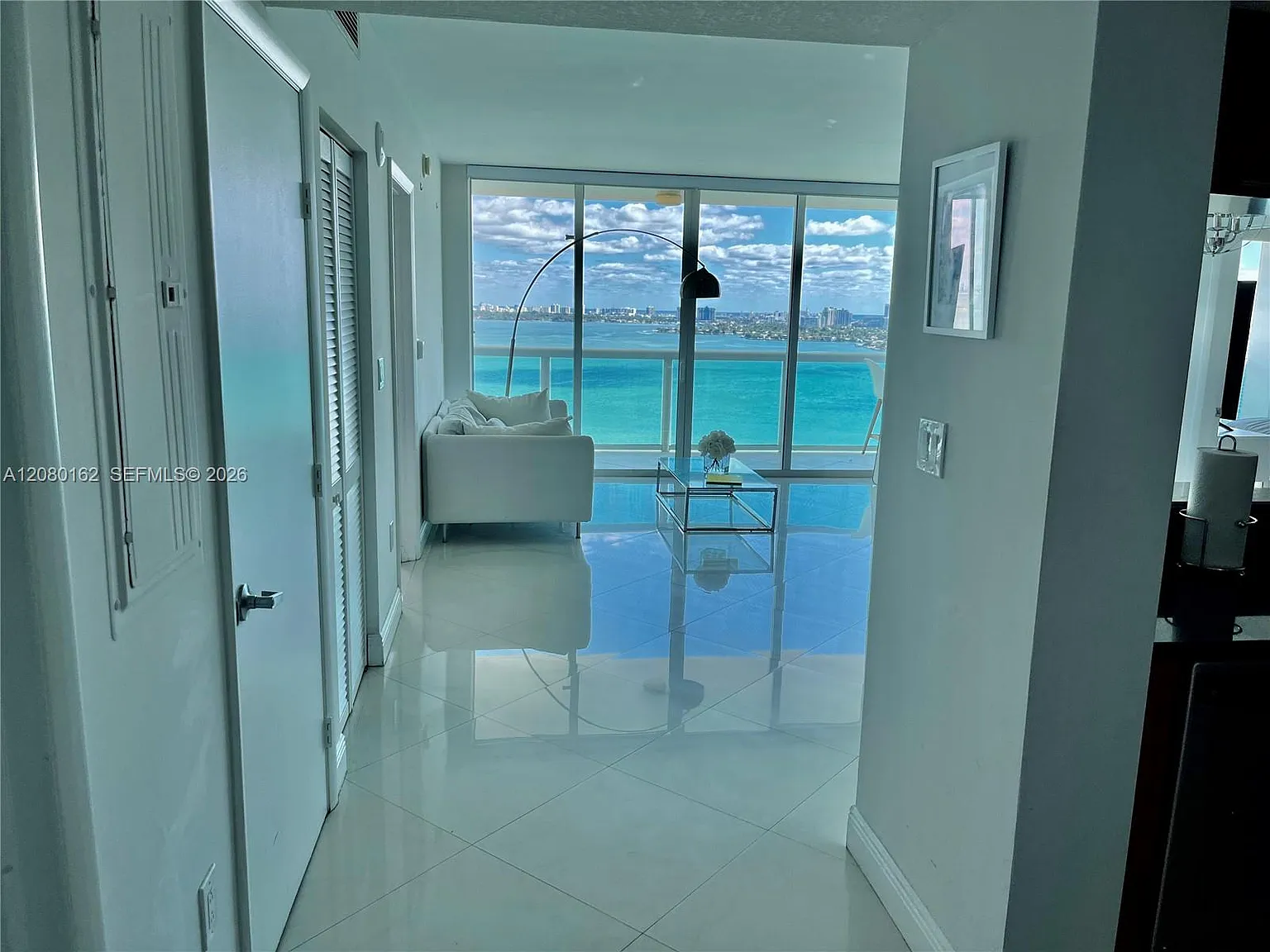 1800 Club Condo — Photo 3