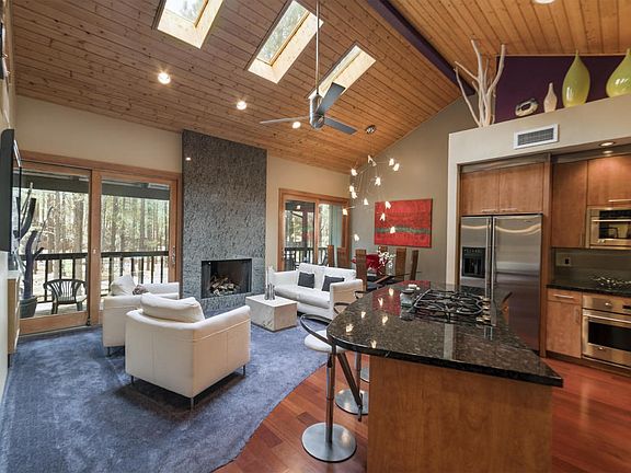 Livingroomkitchen1