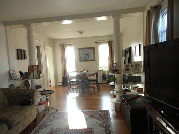3rd image of 199 Everett St