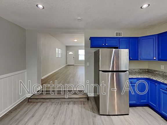 4th image of 5039 Lexington Ave