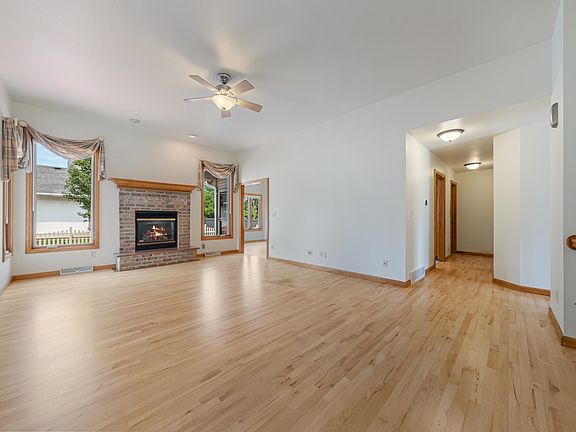 2nd image of 715 Jennifer Ct