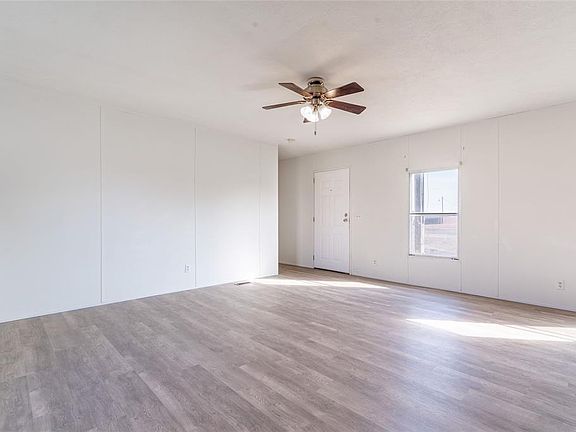 3rd image of 2439 Beverly Ln